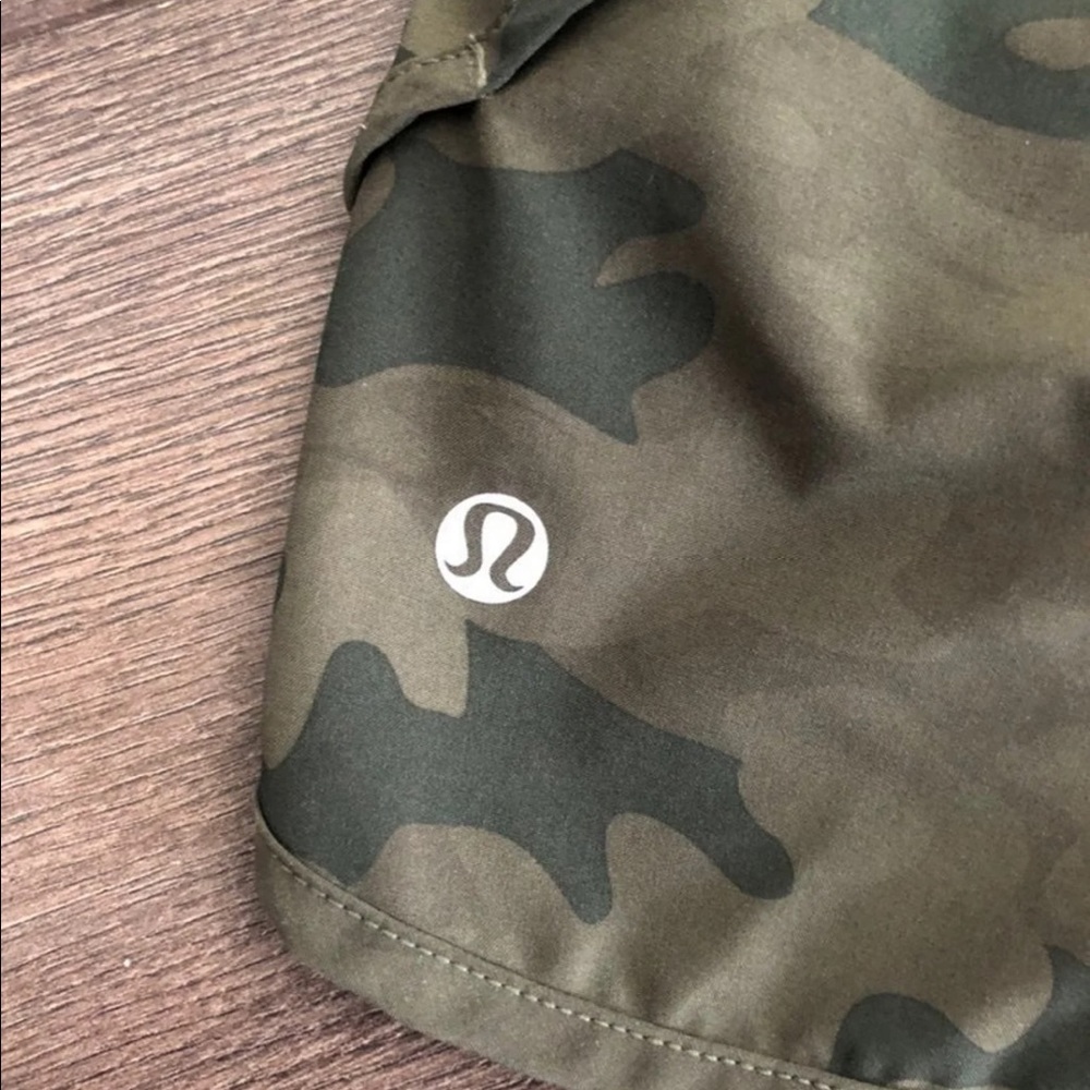 RARE! π Lululemon Camo Speed Shorts Sz. 4 β 2.5β - Picture 9 of 12